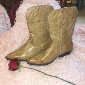Buckskin colored cowboy boots